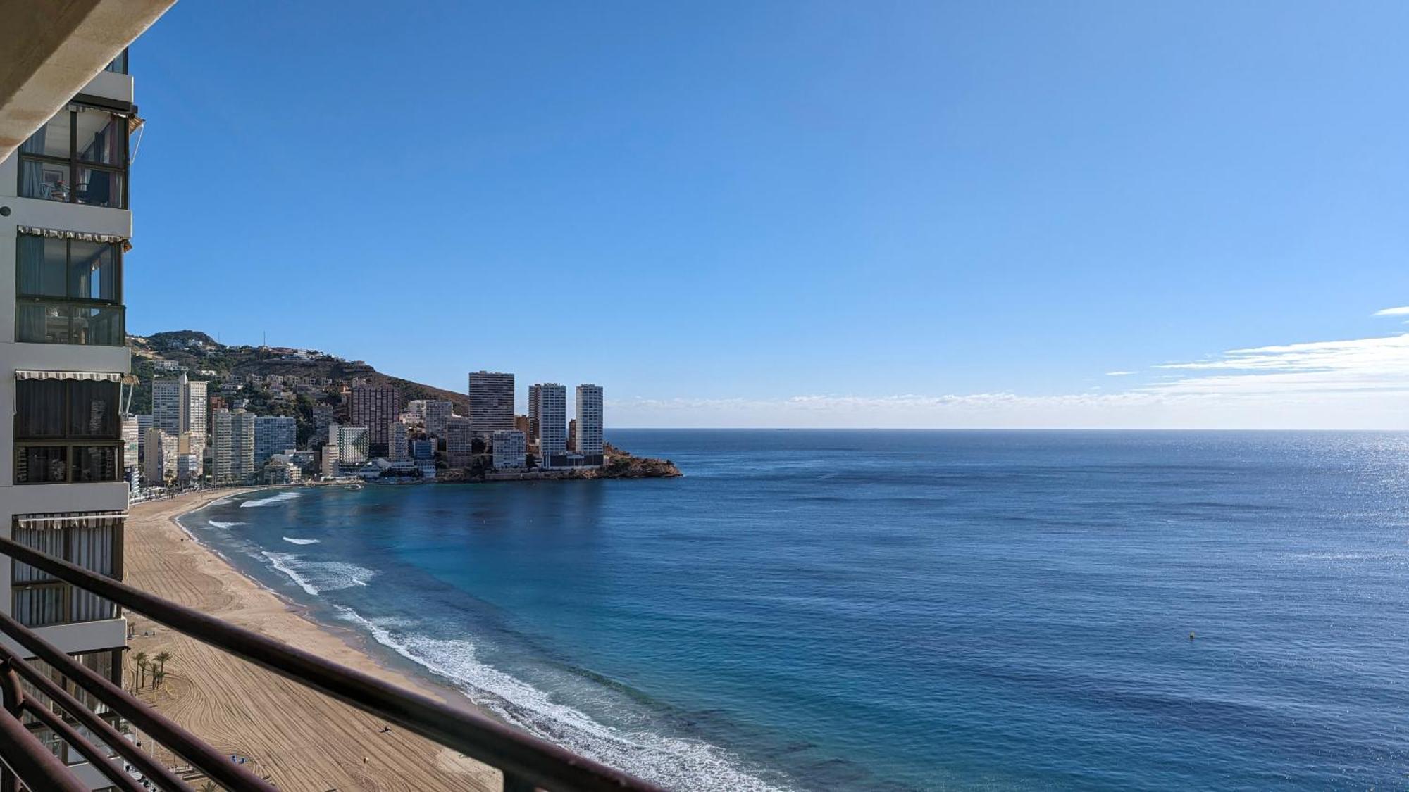 Las Arenas Sea Front Apartments Benidorm Exterior photo